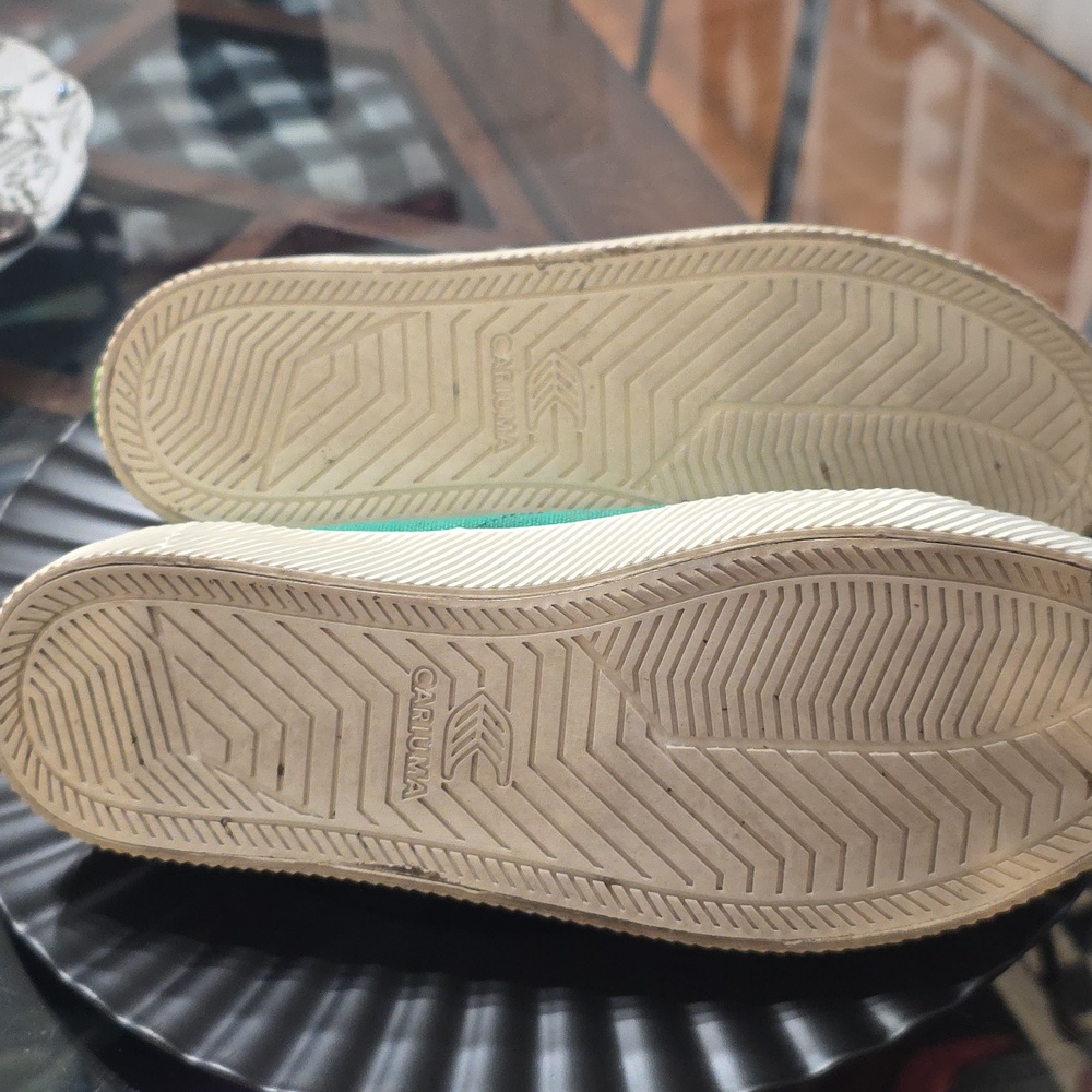 Cariuma Women's Green Canvas Sneakers with Cream Details, Size 8 - Picture 4 of 5